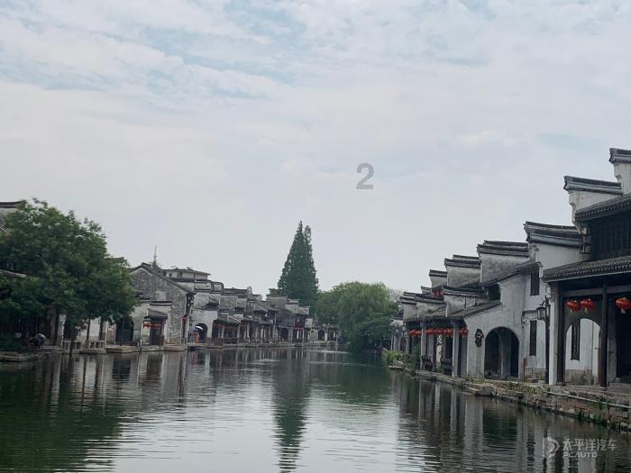 他是老天津市长的哥哥,专心辅助他从政,在意租界置有房产
