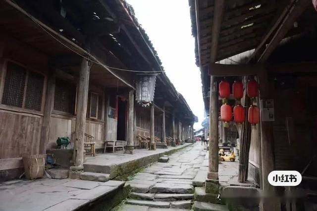 女子行动不便,生活不能自理,自称患有多项疾病